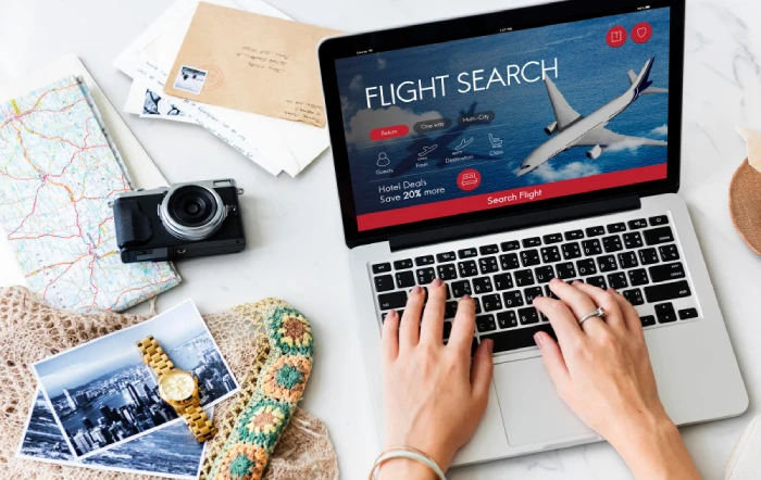 Traveler booking flights with Fareomints